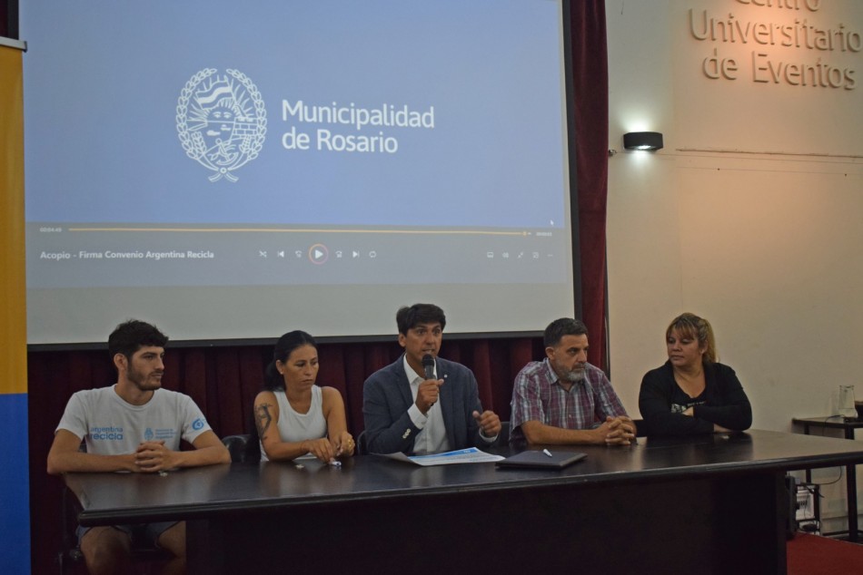 La Municipalidad de Rosario firmó un convenio con el programa nacional Argentina Recicla